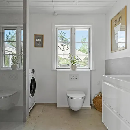 Amazing In Aakirkeby With Wifi Tatil Evi *