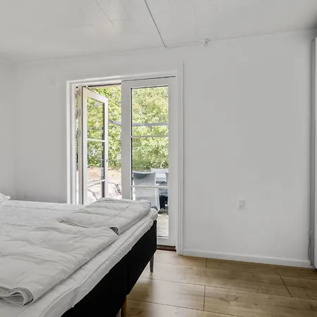 Amazing In Aakirkeby With Wifi * Vester Somarken