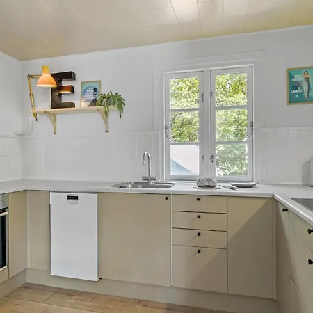 Amazing In Aakirkeby With Wifi Tatil Evi *