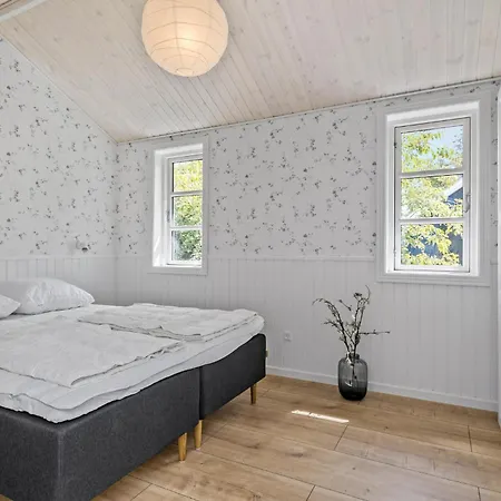 Amazing In Aakirkeby With Wifi *