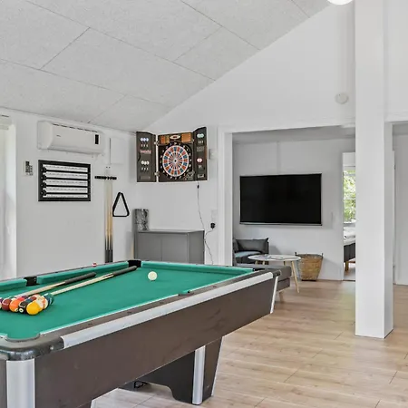 Amazing In Aakirkeby With Wifi