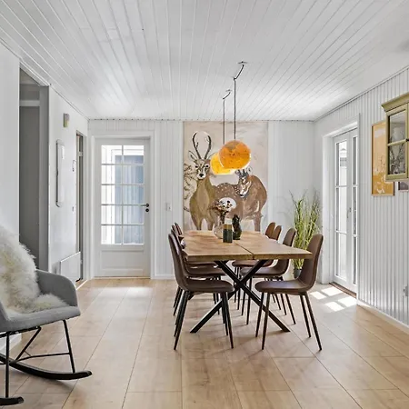 Amazing In Aakirkeby With Wifi