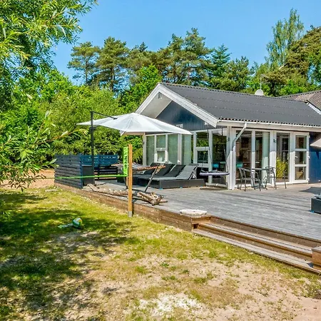 Schönes Haus In Aakirkeby Mit Wlan