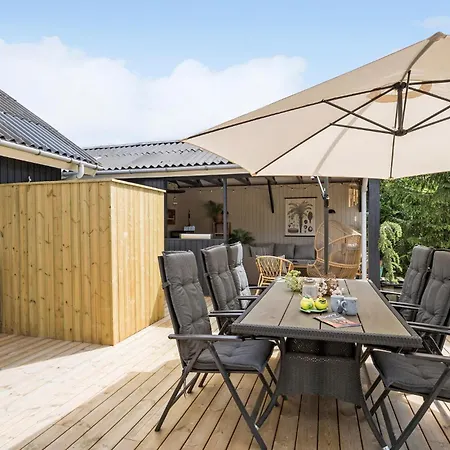 Amazing In Aakirkeby With Wifi Tatil Evi