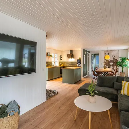 Amazing In Aakirkeby With Wifi * Vester Somarken
