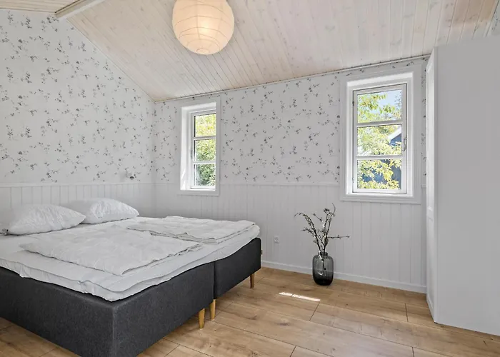 Amazing In Aakirkeby With Wifi *