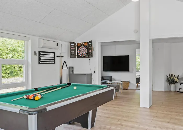 Amazing In Aakirkeby With Wifi