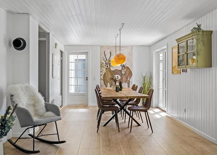 Amazing In Aakirkeby With Wifi