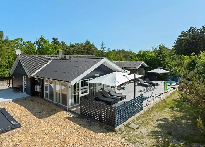 Дом отдыха Amazing In Aakirkeby With Wifi Vester Somarken