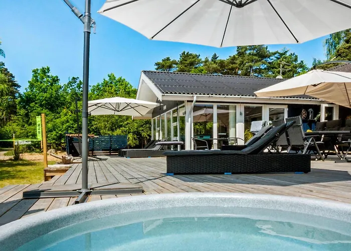 Amazing In Aakirkeby With Wifi * Vester Somarken